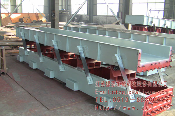 慣性振動熱料輸送機：可靠的長距離高溫物料輸送設(shè)備